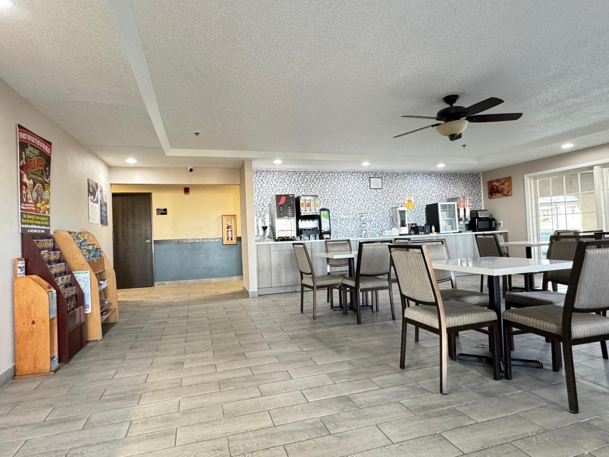 Super 8 By Wyndham Reedsburg Hotel Exterior foto