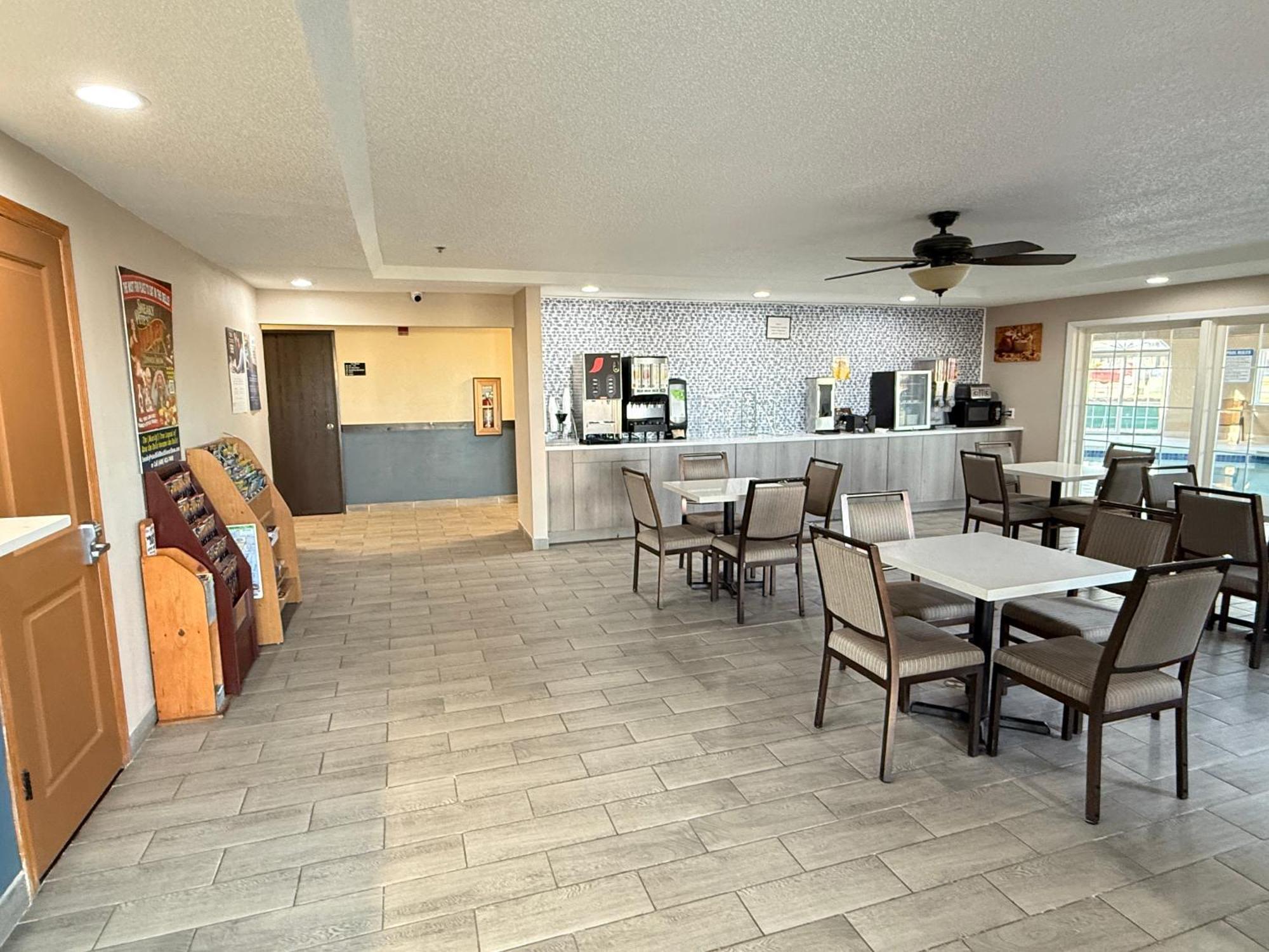 Super 8 By Wyndham Reedsburg Hotel Exterior foto