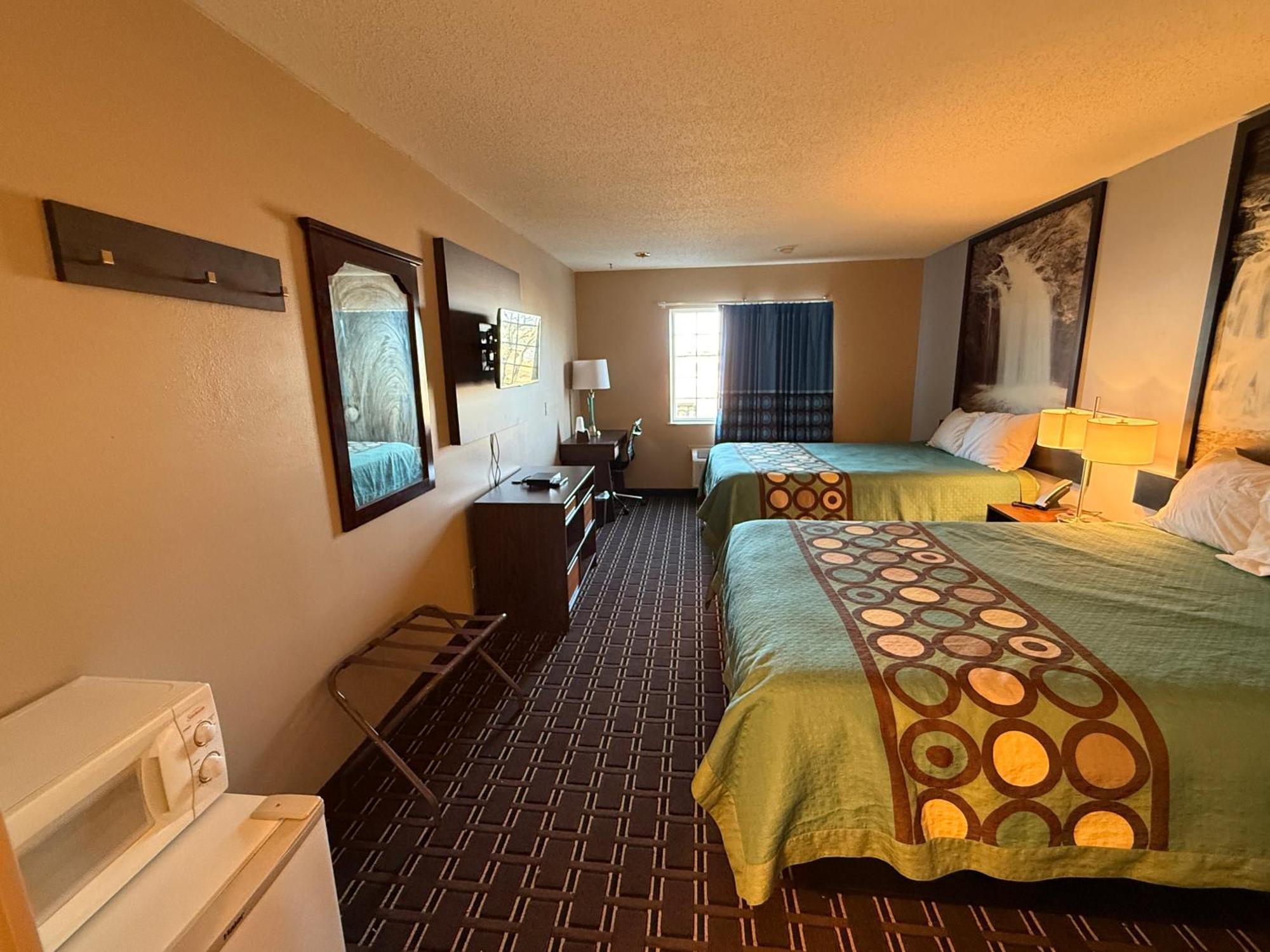 Super 8 By Wyndham Reedsburg Hotel Exterior foto